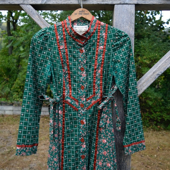 Gunne Sax Dresses & Skirts - XS 70s Gunne Sax Midi Dress Green and red floral print Side Ties
